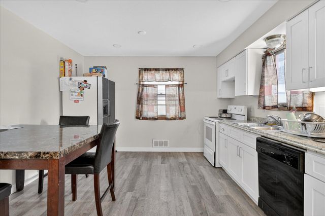 1574 Pacific Street, Saint Paul, MN 55106