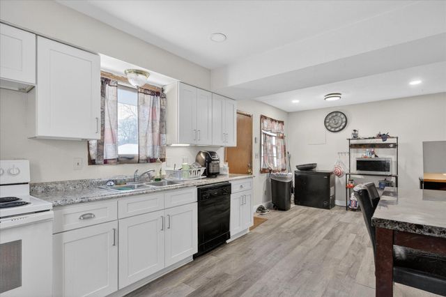 1574 Pacific Street, Saint Paul, MN 55106