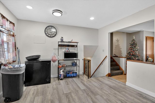 1574 Pacific Street, Saint Paul, MN 55106