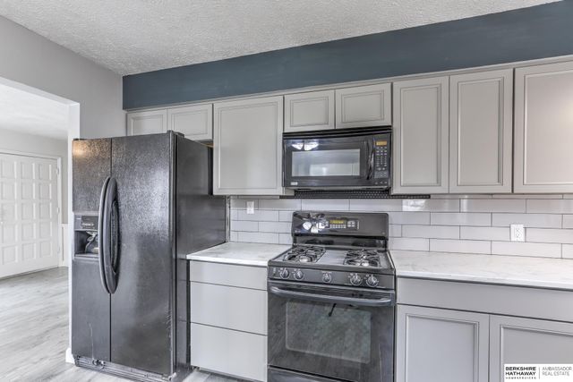 7517 Arrowrock Drive, Bellevue, NE 68157