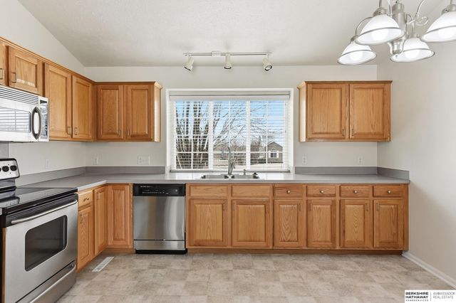 1114 Woodview Circle, Papillion, NE 68046