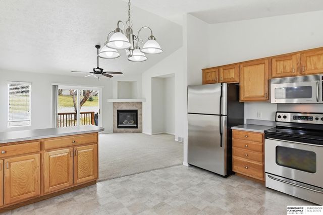 1114 Woodview Circle, Papillion, NE 68046