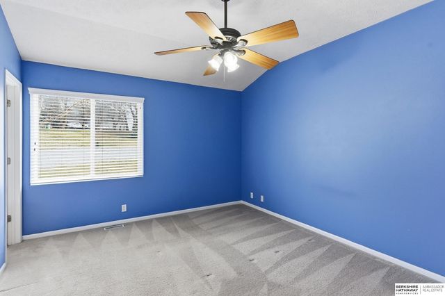 1114 Woodview Circle, Papillion, NE 68046