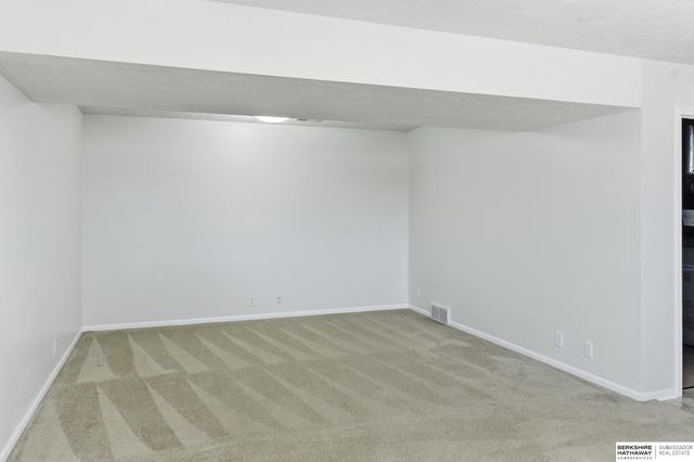 1114 Woodview Circle, Papillion, NE 68046