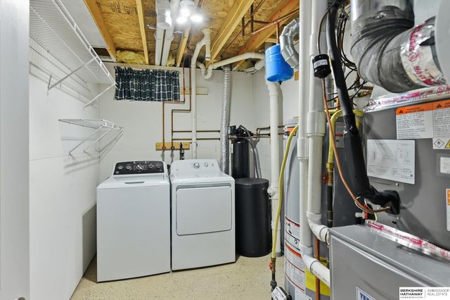 1114 Woodview Circle, Papillion, NE 68046