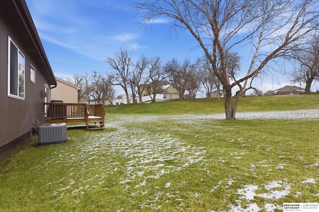 1114 Woodview Circle, Papillion, NE 68046