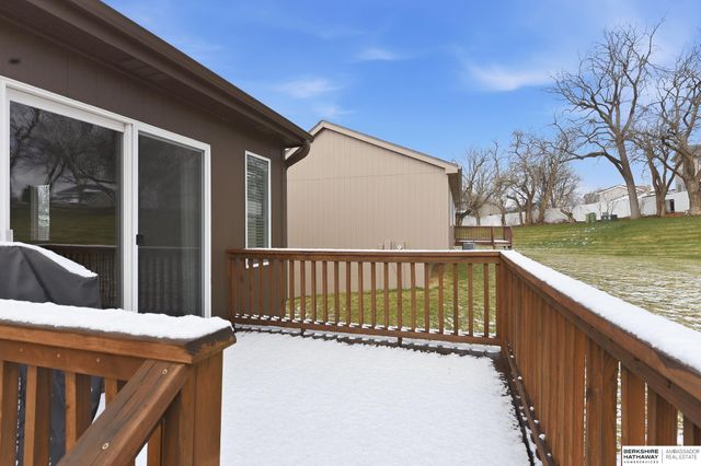 1114 Woodview Circle, Papillion, NE 68046