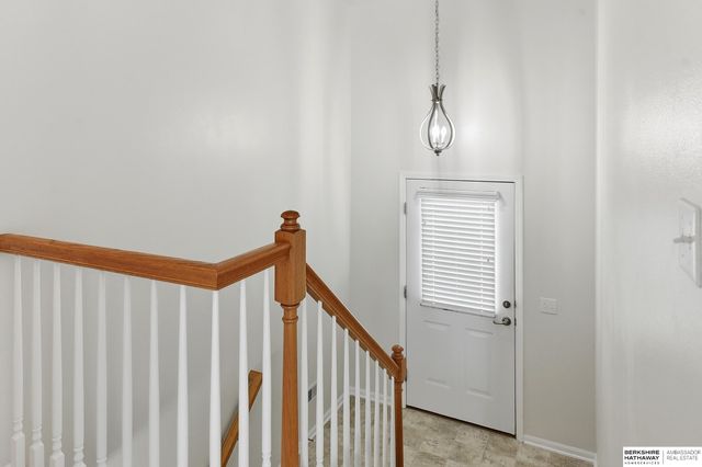 1114 Woodview Circle, Papillion, NE 68046