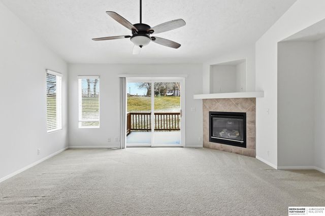 1114 Woodview Circle, Papillion, NE 68046