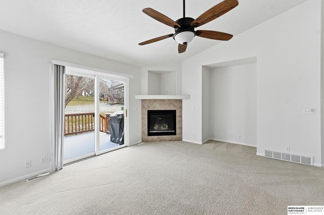 1114 Woodview Circle, Papillion, NE 68046