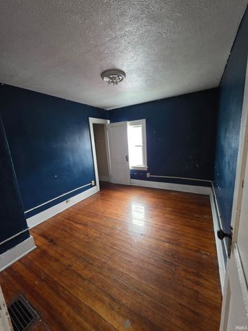 2022 Roger Street, South Bend, IN 46628