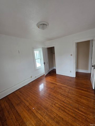 2022 Roger Street, South Bend, IN 46628