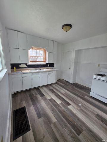2022 Roger Street, South Bend, IN 46628