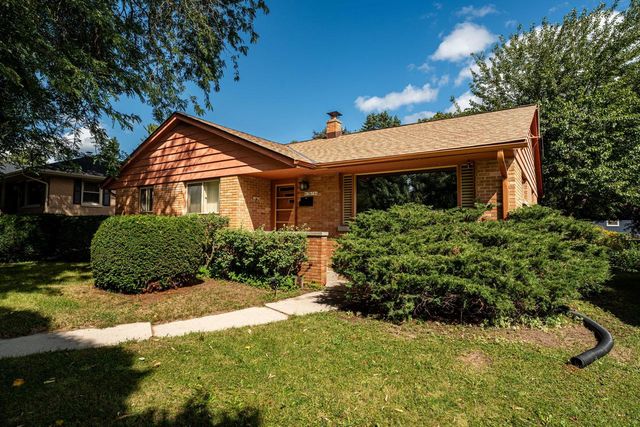 W67N786 Evergreen BOULEVARD, Cedarburg, WI 53012