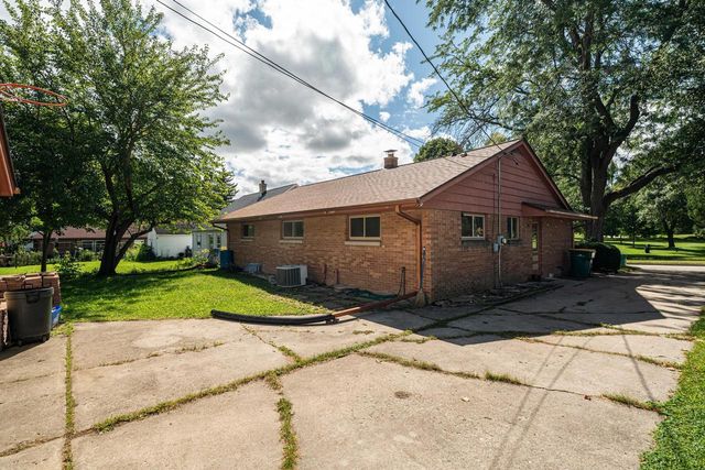 W67N786 Evergreen BOULEVARD, Cedarburg, WI 53012