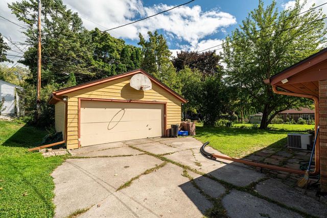 W67N786 Evergreen BOULEVARD, Cedarburg, WI 53012