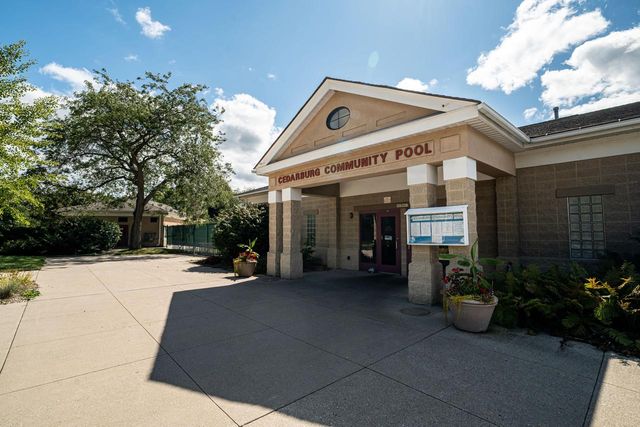 W67N786 Evergreen BOULEVARD, Cedarburg, WI 53012