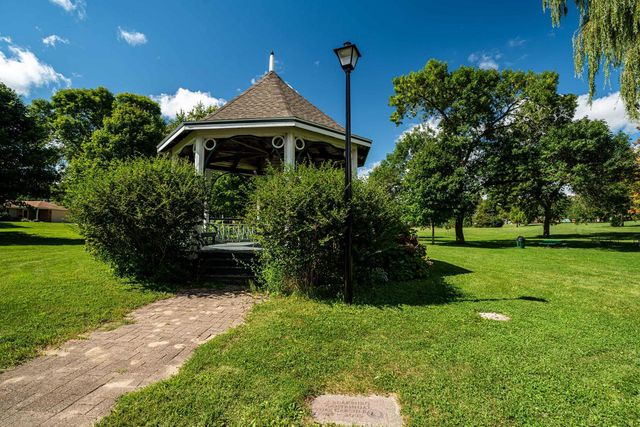 W67N786 Evergreen BOULEVARD, Cedarburg, WI 53012