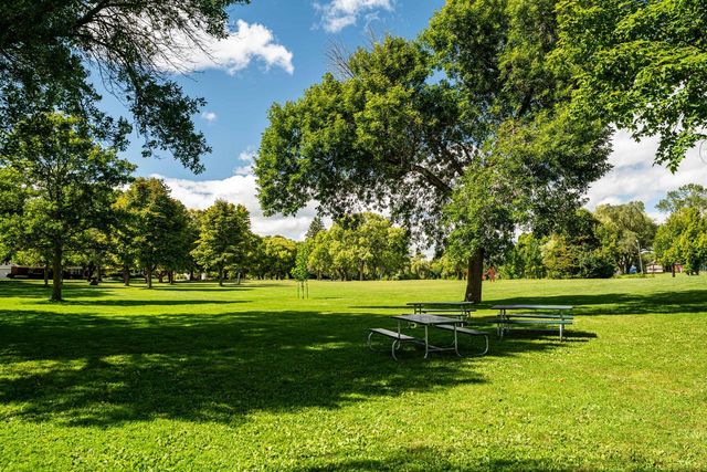 W67N786 Evergreen BOULEVARD, Cedarburg, WI 53012