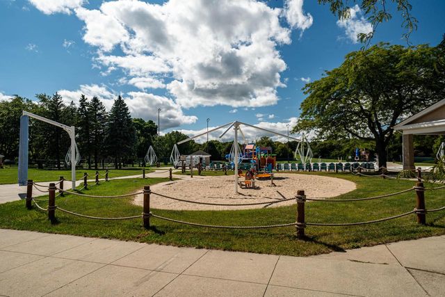 W67N786 Evergreen BOULEVARD, Cedarburg, WI 53012