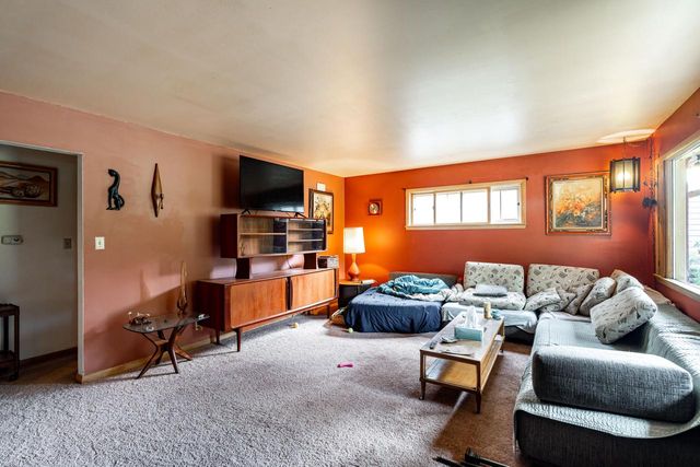 W67N786 Evergreen BOULEVARD, Cedarburg, WI 53012