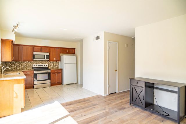 11609 Village Place Drive 175, Houston, TX 77077