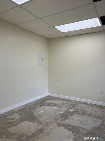 77 Pent Highway, Wallingford, CT 06492