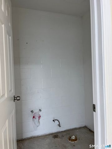 77 Pent Highway, Wallingford, CT 06492