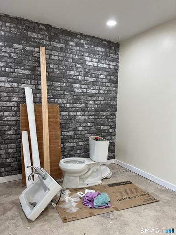 77 Pent Highway, Wallingford, CT 06492