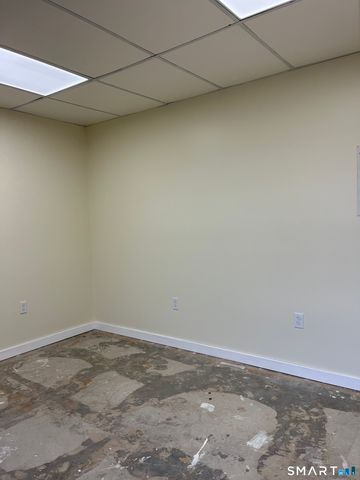 77 Pent Highway, Wallingford, CT 06492