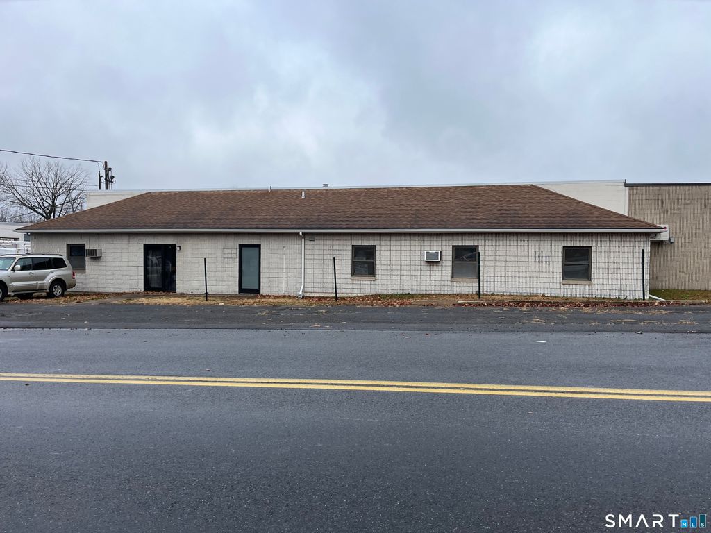 77 Pent Highway, Wallingford, CT 06492