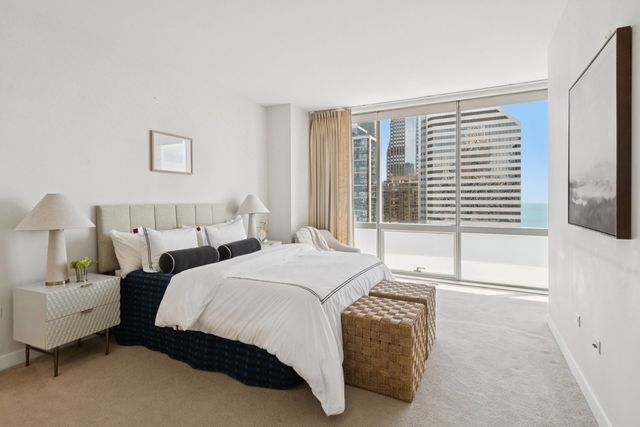 8 E RANDOLPH Street 2904, Chicago, IL 60601