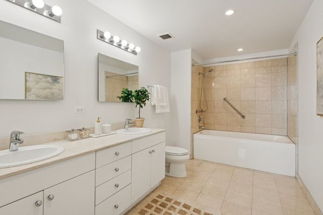 8 E RANDOLPH Street 2904, Chicago, IL 60601