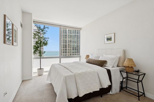 8 E RANDOLPH Street 2904, Chicago, IL 60601