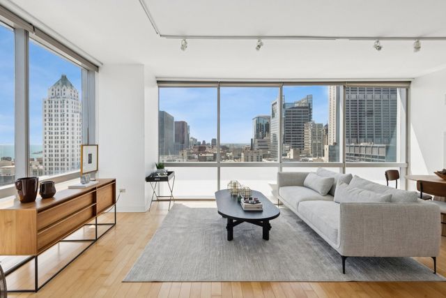 8 E RANDOLPH Street 2904, Chicago, IL 60601