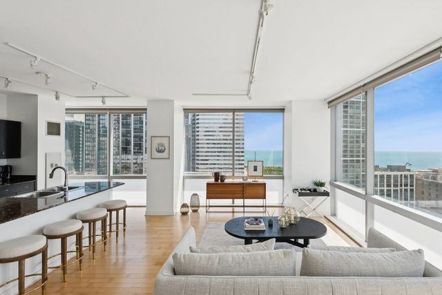 8 E RANDOLPH Street 2904, Chicago, IL 60601