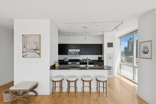 8 E RANDOLPH Street 2904, Chicago, IL 60601