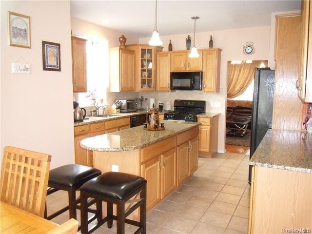 6 Blackmoor Circle, Highland Mills, NY 10930