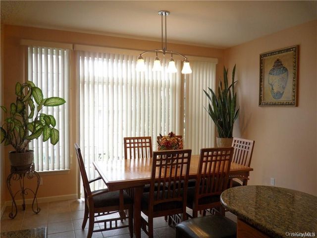 6 Blackmoor Circle, Highland Mills, NY 10930