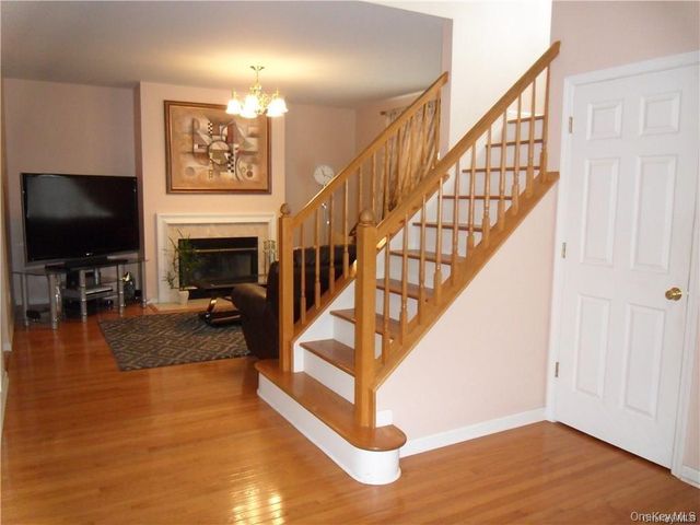 6 Blackmoor Circle, Highland Mills, NY 10930