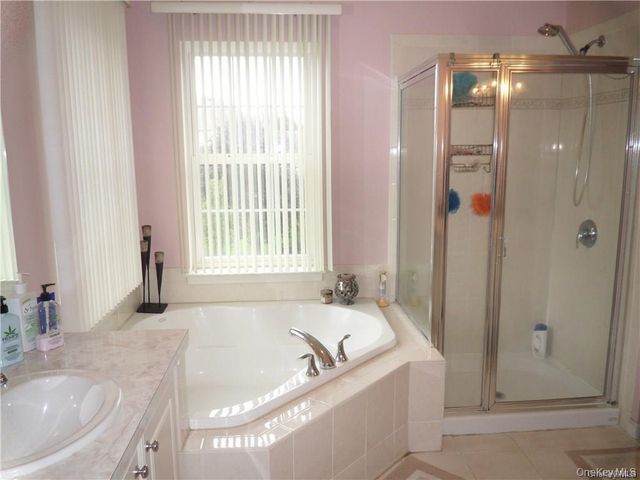 6 Blackmoor Circle, Highland Mills, NY 10930