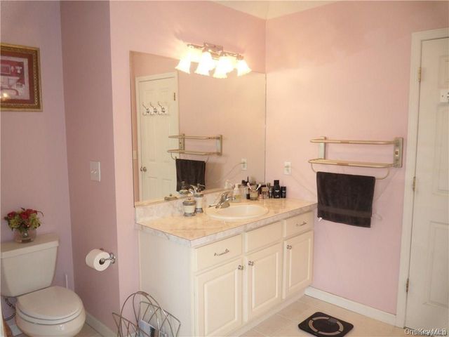 6 Blackmoor Circle, Highland Mills, NY 10930