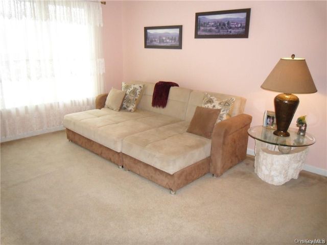 6 Blackmoor Circle, Highland Mills, NY 10930