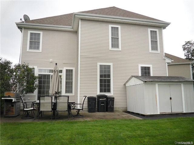 6 Blackmoor Circle, Highland Mills, NY 10930