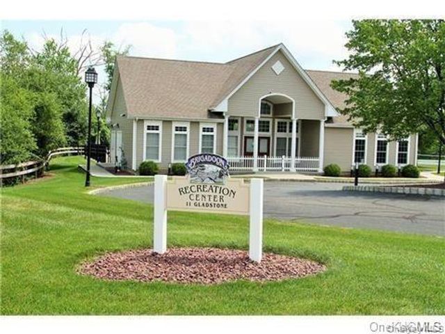 6 Blackmoor Circle, Highland Mills, NY 10930