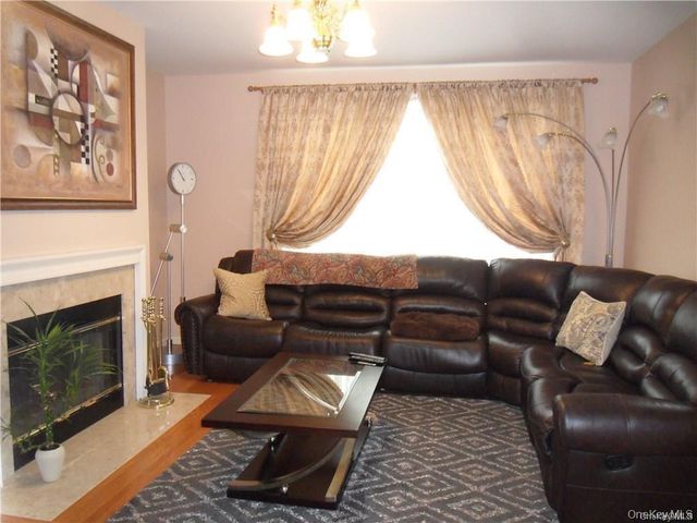 6 Blackmoor Circle, Highland Mills, NY 10930