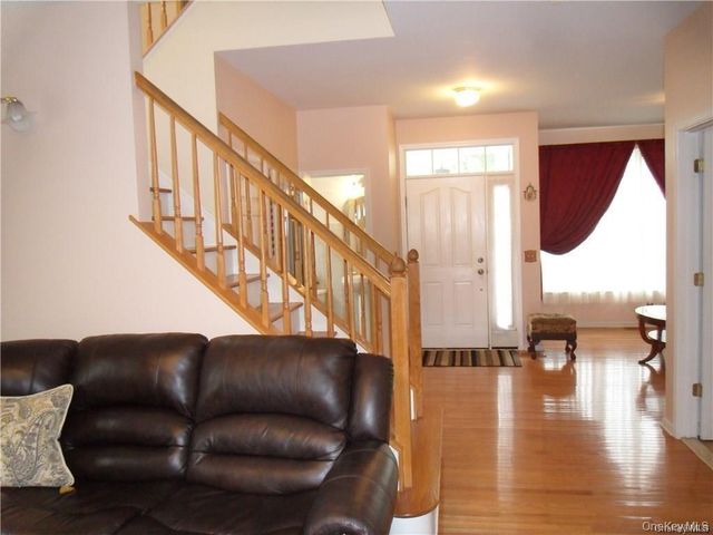 6 Blackmoor Circle, Highland Mills, NY 10930