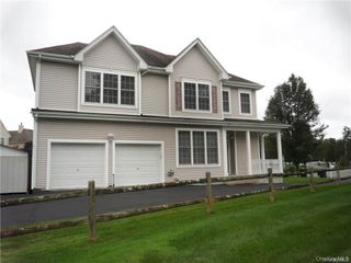 6 Blackmoor Circle, Highland Mills, NY 10930
