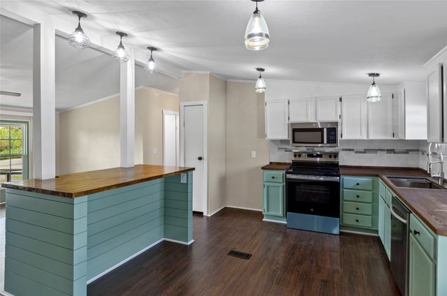 401 Barker Street, Bowie, TX 76230