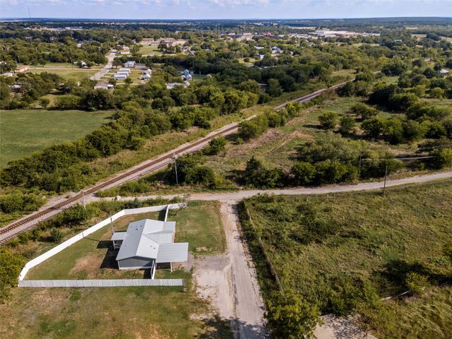 401 Barker Street, Bowie, TX 76230